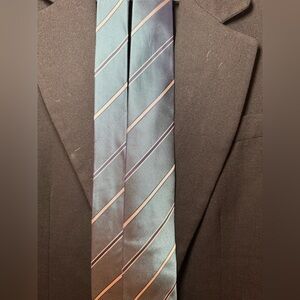 Banana Republic Blue and Cream Diagonal Striped Tie 100% Sill